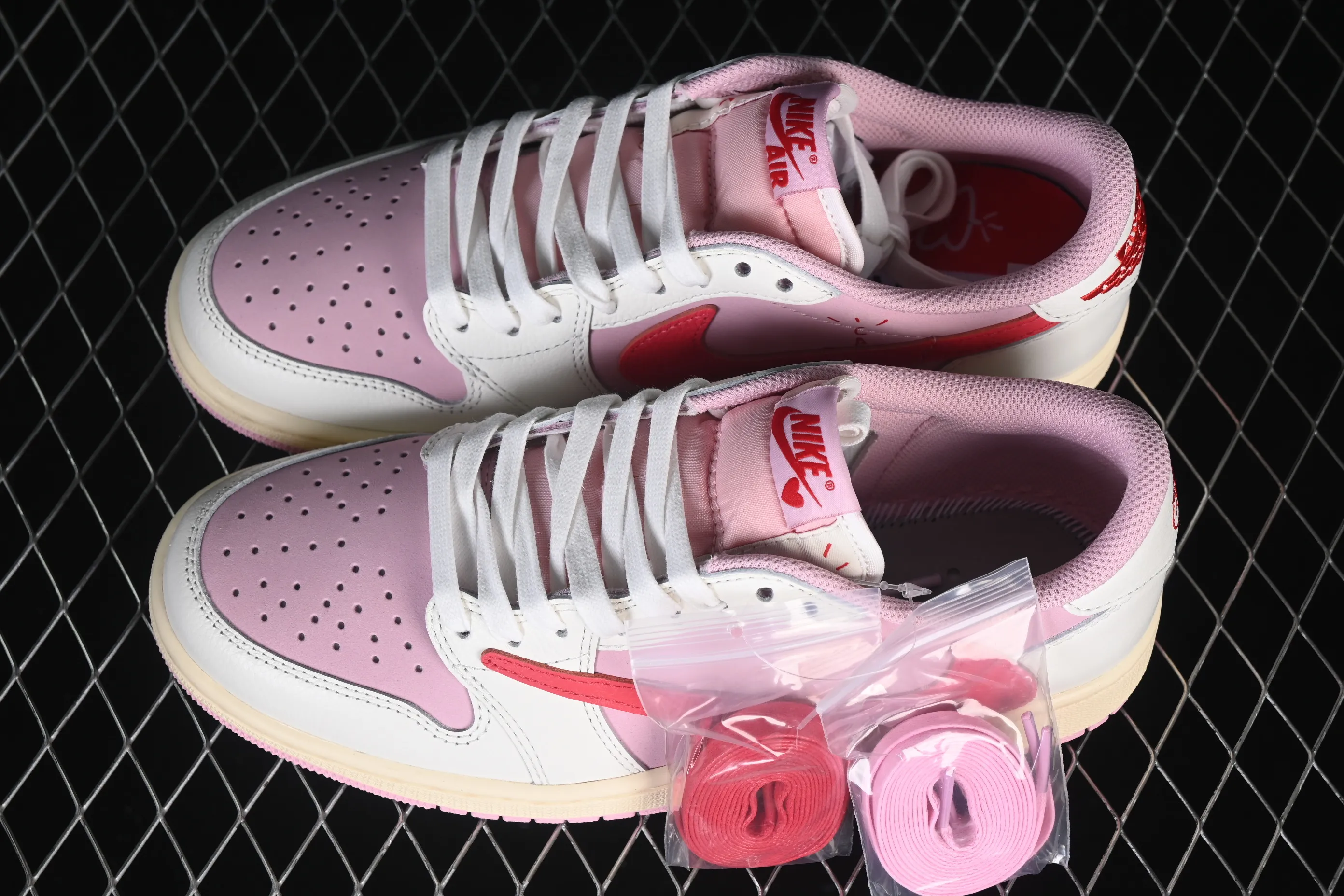All categories Air Jordan Jordan series basketball shoes Air Jordan 1 Low foreign trade version Travis Scott x Air Jordan 1 Low OG AJ1 Joe 1 joint undercut IQ7604-101